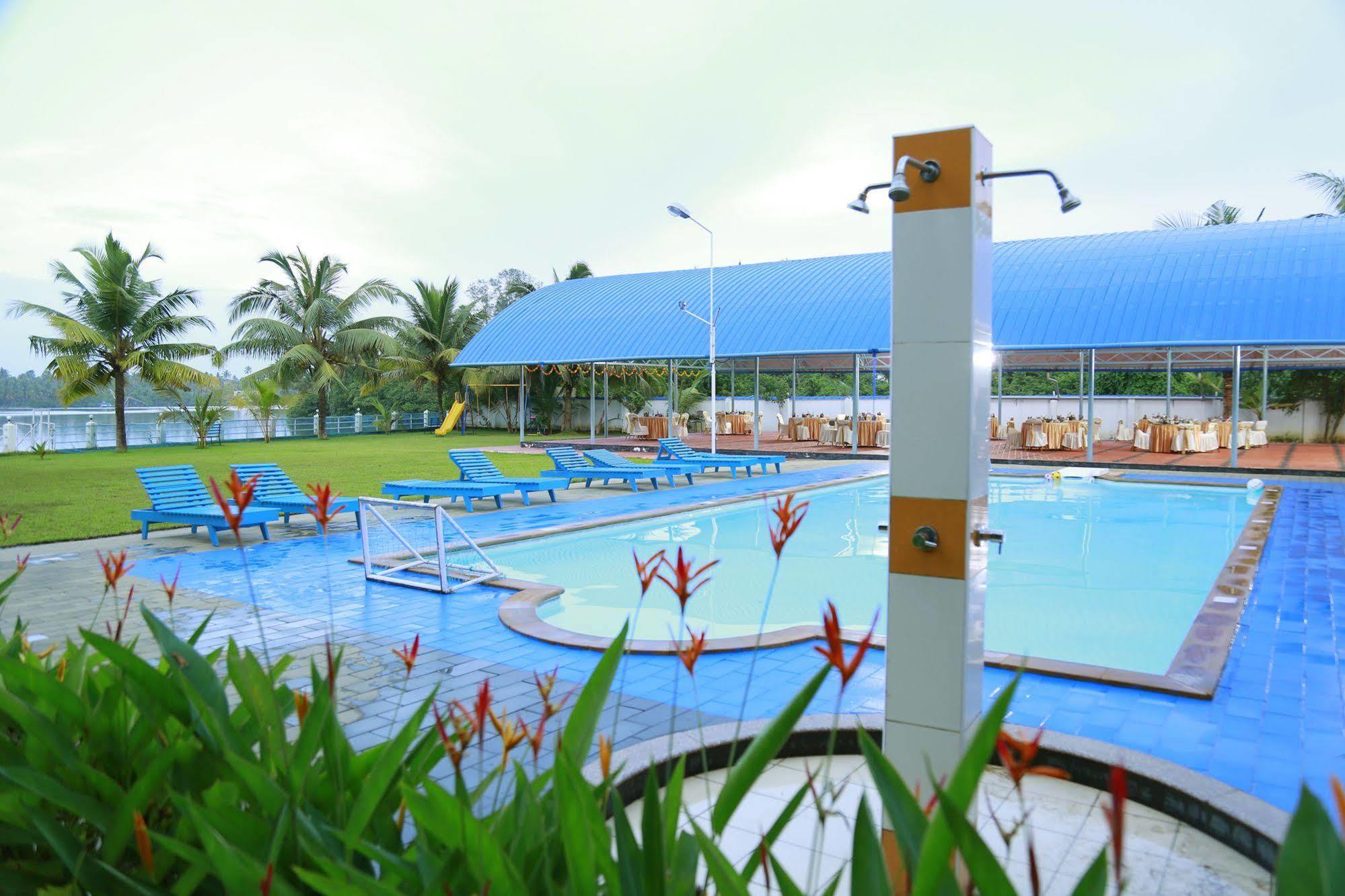 Blue Waters Cherai Cherai Beach Exterior foto