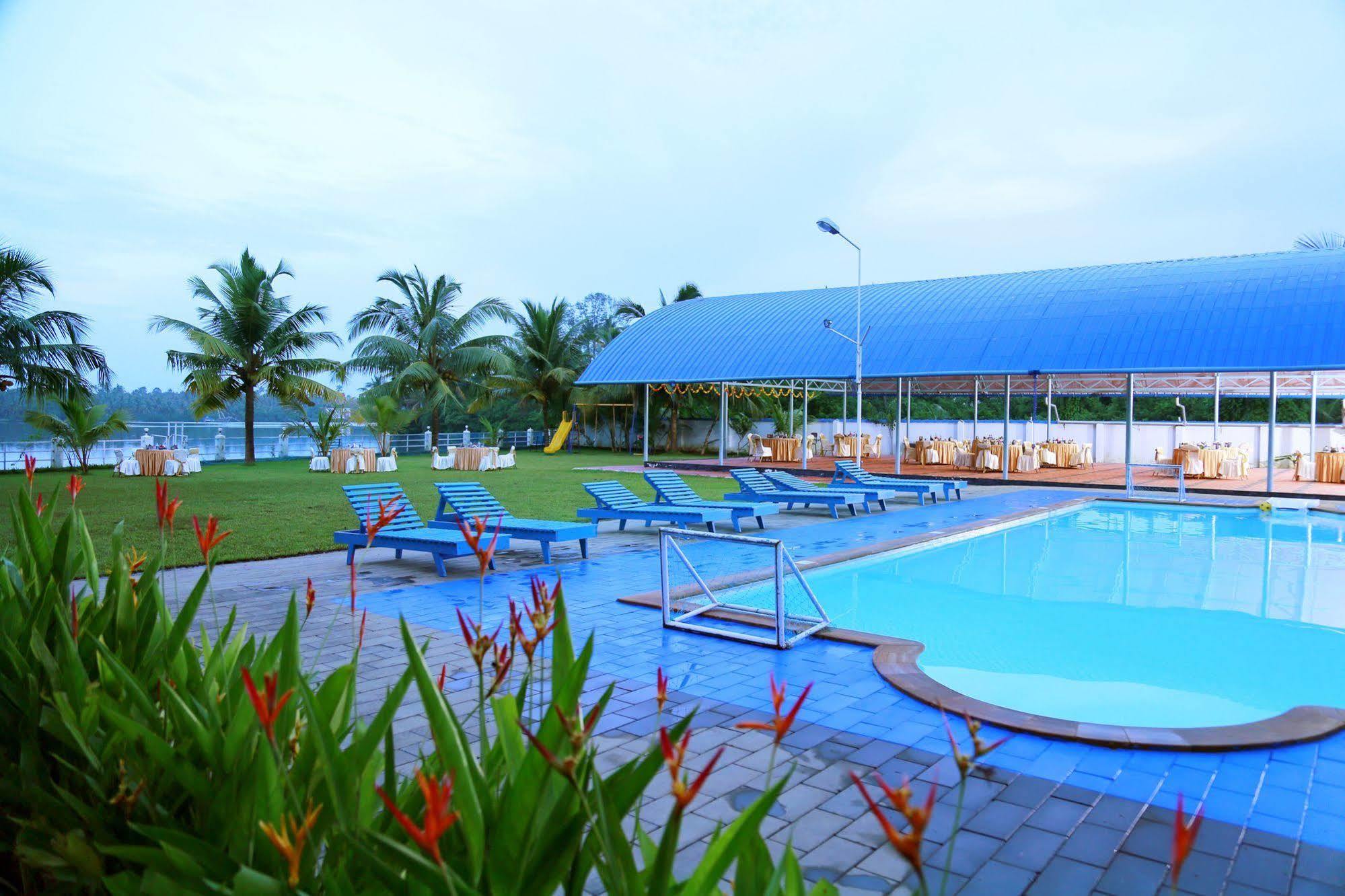Blue Waters Cherai Cherai Beach Exterior foto